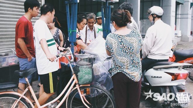 Xe xôi gần nửa thế kỷ của đôi vợ chồng già ở Sài Gòn