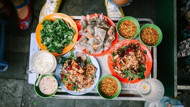 15 món ăn no - ngon - rẻ không thể bỏ lỡ ở phố đi bộ Hồ Gươm