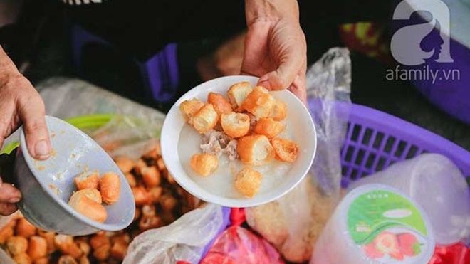 'Bí mật' của hàng 'cháo sườn cô Là' 20 năm trên phố cổ Hà Nội