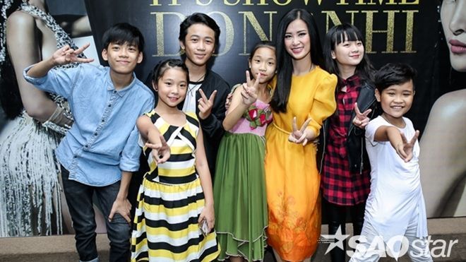Top 6 The Voice Kids rạng rỡ quậy hết cỡ tại họp báo của Đông Nhi