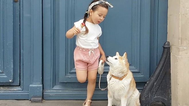 Cô bé 3 tuổi lai Hàn - Pháp và chú chó Pompon: Tình bạn làm 'náo loạn' Instagram vì độ dễ thương