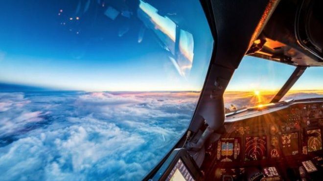 Đặc quyền khi ngồi tại khoang lái máy bay: Cả thiên đường 'bày ra' trước mặt