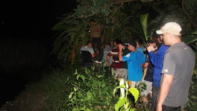 Hàng trăm người xuyên đêm lùng nghi phạm giết 4 bà cháu