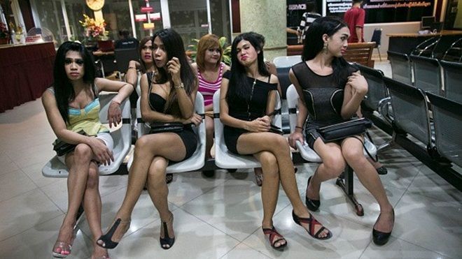 Người chuyển giới Thái Lan bị hải quan Hong Kong hỏi 'cắt chưa'