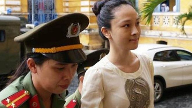 Mẹ ruột hoa hậu Phương Nga: 'Mẹ ơi, con bị lừa, con bị cài bẫy'