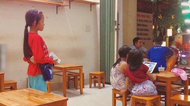 Bức ảnh khiến bạn chạnh lòng: hai cuộc đời và hai số phận trẻ nhỏ…