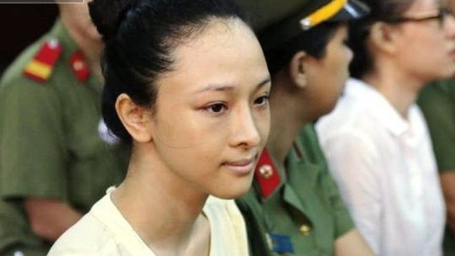 Mẹ hoa hậu Phương Nga: 'Con tôi bị doạ giết trong quán karaoke'