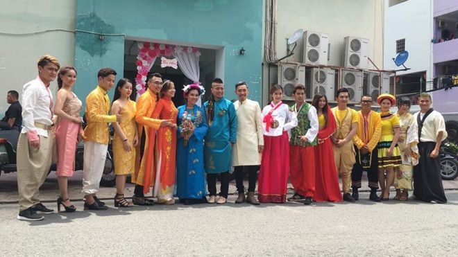 Đám cưới có 'một không hai' với trang phục 'liên hợp quốc' của cặp đôi Wang Trần - Thanh Nhân