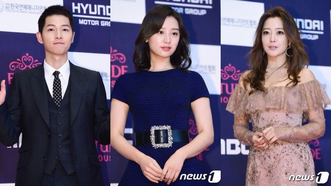 Song Joong Ki vẫn nổi bần bật giữa 'rừng' mỹ nhân gợi cảm tại thảm đỏ APAN 2016