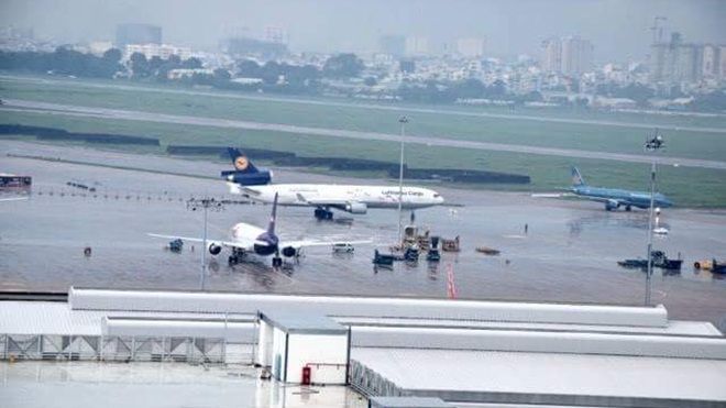 Mưa lớn lại khiến máy bay không thể hạ cánh ở Tân Sơn Nhất