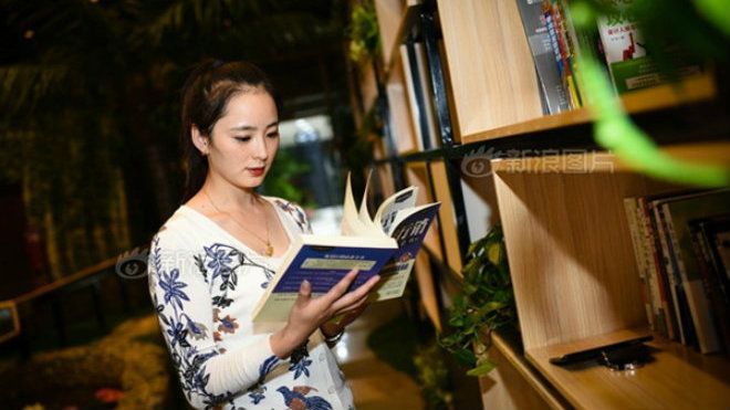 Hot girl 9x kiếm 100 triệu/tháng nhờ nghề 'sống thử'