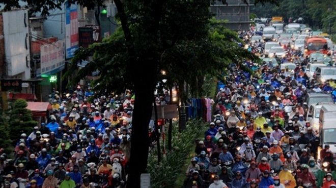 Dân Sài Gòn lại 'chết đứng' trong mưa
