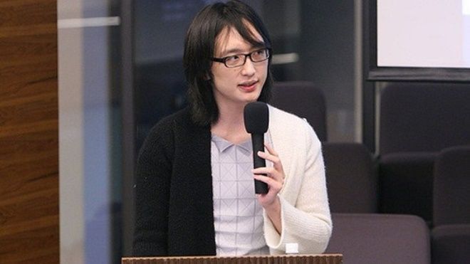 Ấn tượng với nữ bộ trưởng chuyển giới đầu tiên trên thế giới