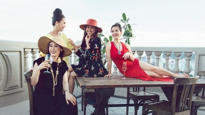 Hà Kiều Anh tổ chức tiệc tại penthouse triệu đô cùng những người bạn