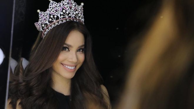 Muốn đẹp như Phạm Hương, học ngay cách makeup tone Miss Universe