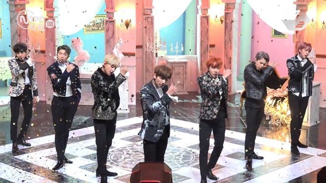 BTS mang nguyên bảo tàng đổ bộ sân khấu trở lại đầu tiên cực hoành tráng