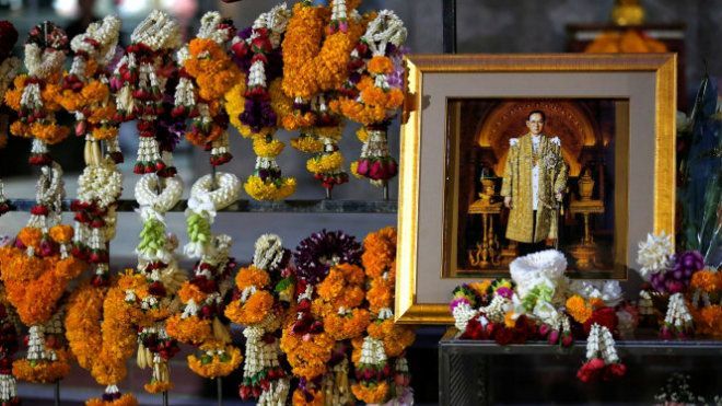 Buổi sáng đầu tiên người Thái không còn Quốc vương Bhumibol