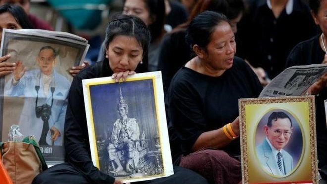 Du khách nên làm gì khi đến Thái Lan đúng dịp quốc tang