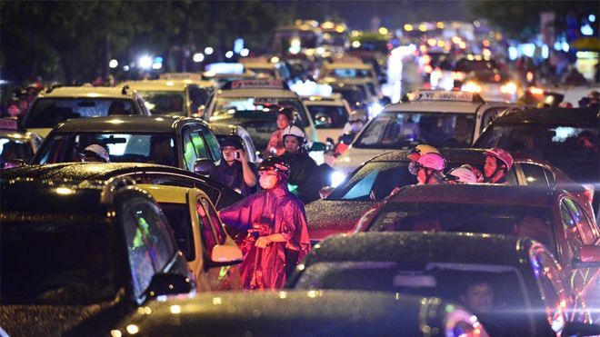 Kẹt xe hàng giờ không nhúc nhích ở Sài Gòn