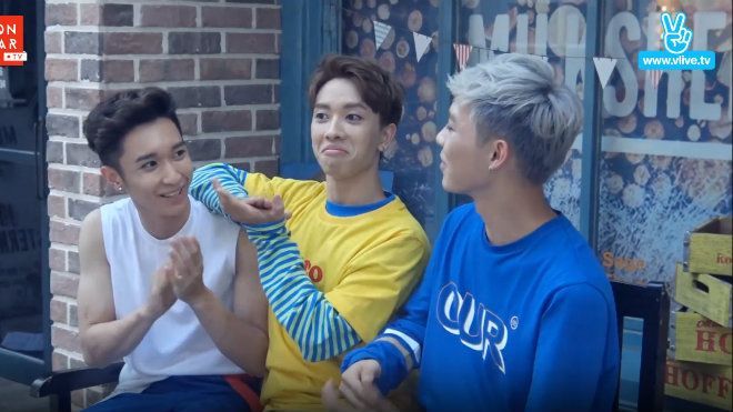 Bạn đã thử ứng dụng 'theo đuôi' sao đang khiến giới trẻ Việt phát cuồng chưa?