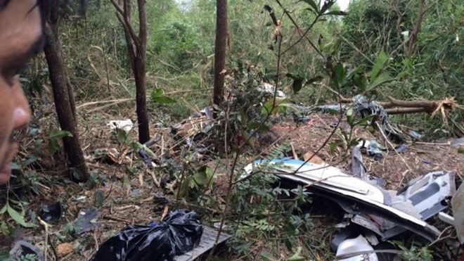 Cận cảnh hiện trường vụ rơi máy bay khiến 3 phi công tử vong