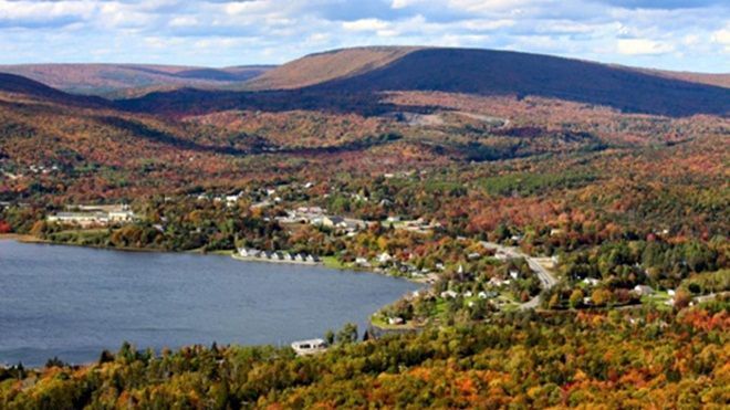 Thị trấn sẵn sàng chia đất cho ai muốn đến sống ở Canada