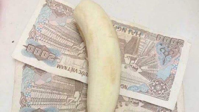 Chồng tặng vợ 'quà độc' kèm quả chuối bóc sẵn vỏ nhân ngày 20/10 gây sốt mạng