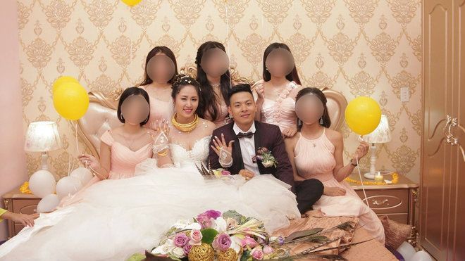 Ghen tị với cô dâu 'phát khổ' vì vàng đeo trĩu cổ trong ngày cưới