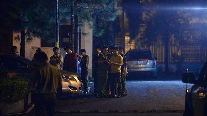 Người nước ngoài uy hiếp vợ con trong chung cư ở Sài Gòn