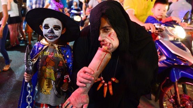 Hà Nội, Sài Gòn ma quỷ lang thang khắp phố dịp lễ Halloween