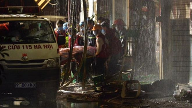 Ít nhất 13 người chết trong vụ cháy dãy karaoke ở đường Trần Thái Tông