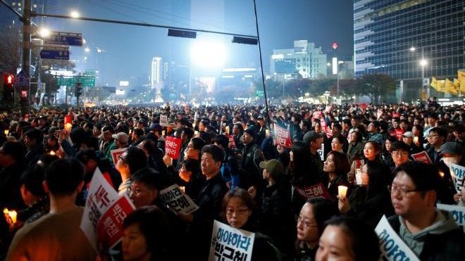 Hàng vạn người đổ về Seoul đòi tổng thống từ chức