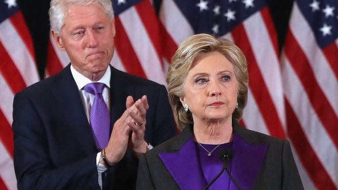 Bất ngờ với ý nghĩa đằng sau màu tím trên trang phục Hillary Clinton trong bài phát biểu sau cùng