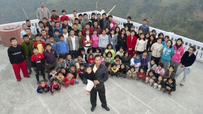 Người đàn ông sống hạnh phúc bên 39 vợ và gần 100 con