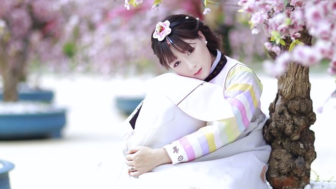'Chị đại' Sửu nhi khoe hình diện Hanbok đẹp long lanh như gái bản địa