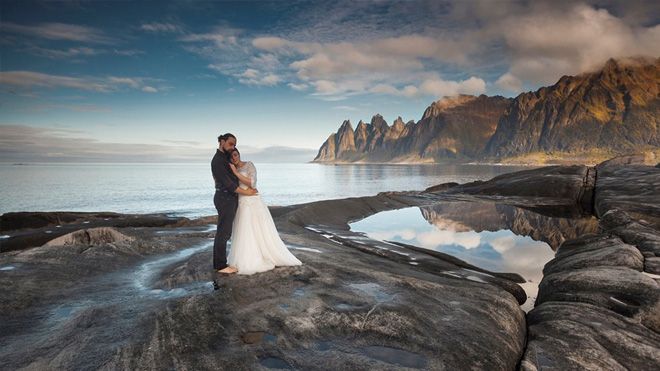 Cặp đôi lái xe, cuốc bộ 10.000 km để chụp ảnh cưới