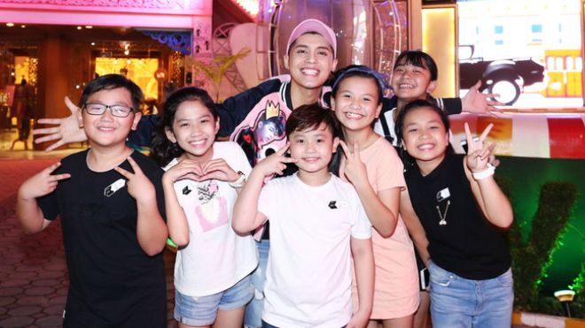 Sau liveshow đình đám, Noo Phước Thịnh dẫn cả team The Voice Kids đến Thái Lan du ngoạn