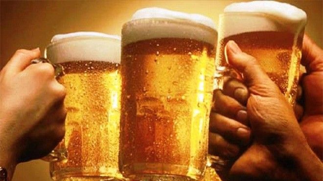 Bia hay rượu độc hại hơn?