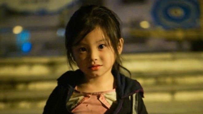 Đôi mắt trong veo của cô bé vùng cao khiến cư dân mạng ngẩn ngơ cả ngày hôm nay!