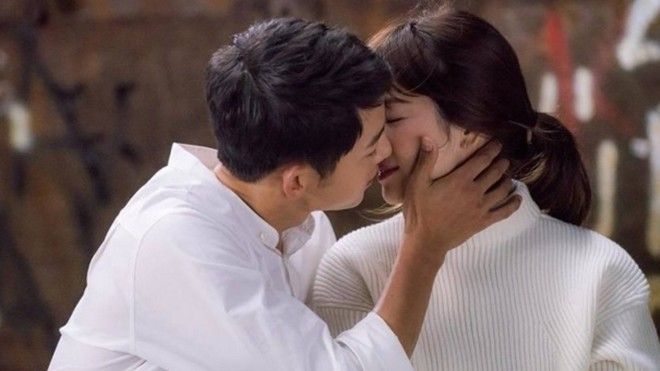 Song Joong Ki - Song Hye Kyo: Xác nhận đi, cả hai đang hẹn hò đúng không?