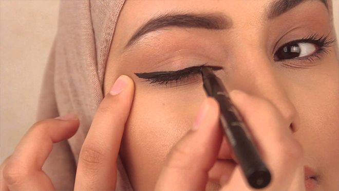 Những cảm giác 'thốn' nhất sẽ xảy ra mỗi khi bạn makeup