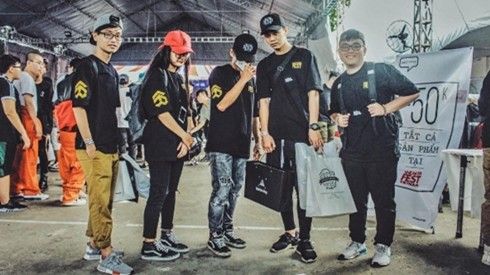 Ngắm nhìn những 'chiến lợi phẩm' tín đồ thời trang kiếm được tại #sneakerfest