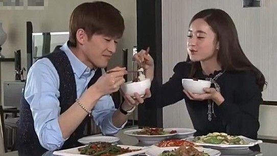 Tiểu hoa đán Triệu Lệ Dĩnh đóng cảnh ăn, là vô duyên hay đáng yêu?