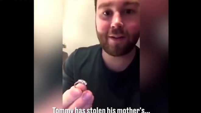 Ông bố sốc khi con gái tiểu học được cầu hôn nhẫn kim cương