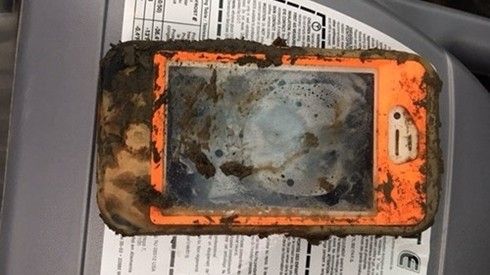 Iphone 4 vẫn còn hoạt động dù bị ngâm dưới đáy hồ -1 độ C trong hơn 1 năm