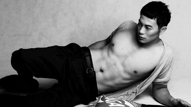 NTK Trương Thanh Long: 'Tạo sự mạnh mẽ cứng cáp ngay cả trong thiết kế nữ'