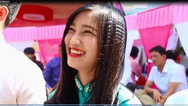 Cô gái bê tráp với vụ cười xinh như mộng khiến cộng đồng mạng chao đảo