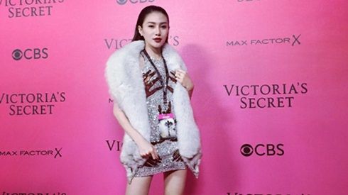 Lê Hà diện váy siêu ấn tượng tại thảm đỏ Victoria's Secret show trước giờ G