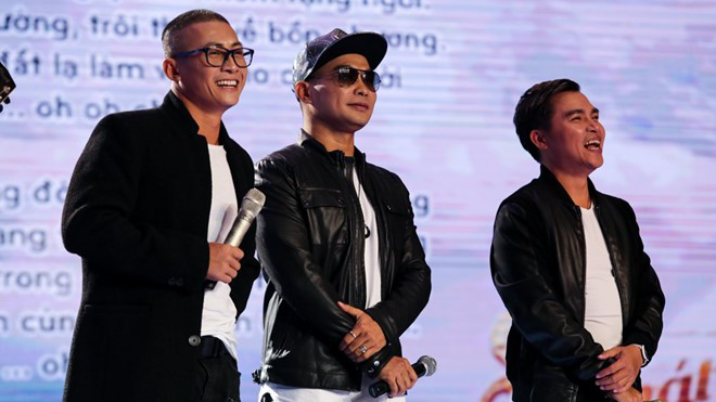 Cận cảnh khoảnh khắc thờ ơ của HLV Lê Minh Sơn với nhóm nhạc MTV tại Bài hát hay nhất 2016