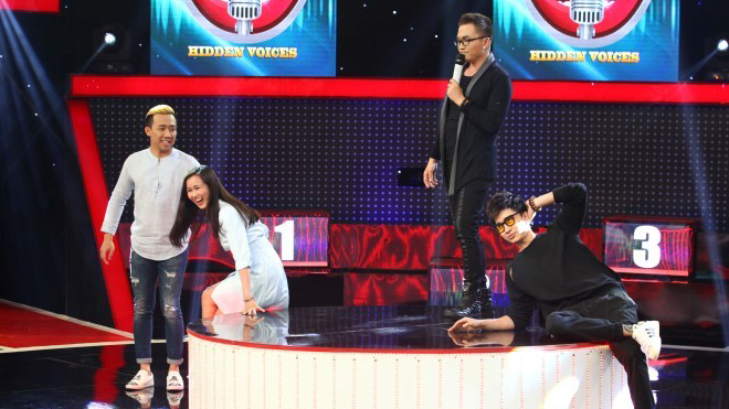 Chi Dân, Võ Hạ Trâm 'qua mặt' Trấn Thành biến sân khấu thành 'chợ Bình Điền'